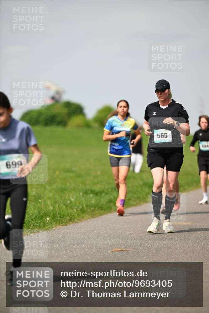 10.05.2026 - 8. Wedeler Halbmarathon Dr. Thomas Lammeyer http://msf.ph/oto/9693405 10.05.2026 11:17:47 Laufen 699, 565 meine-sportfotos.de