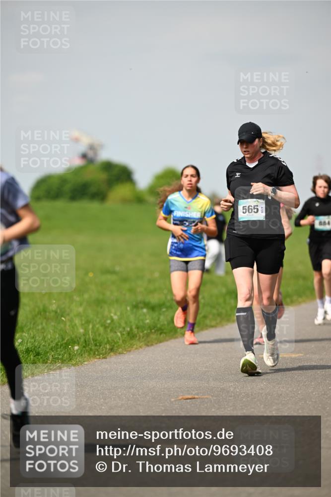 10.05.2026 - 8. Wedeler Halbmarathon Dr. Thomas Lammeyer http://msf.ph/oto/9693408 10.05.2026 11:17:47 Laufen 565, 004 meine-sportfotos.de