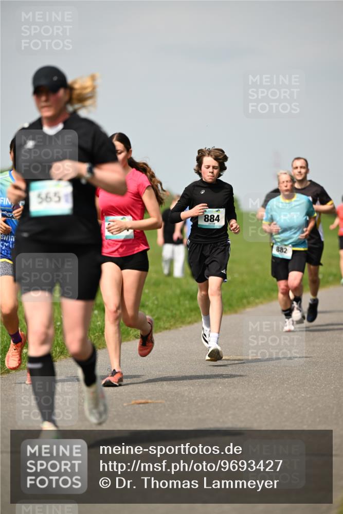 10.05.2026 - 8. Wedeler Halbmarathon Dr. Thomas Lammeyer http://msf.ph/oto/9693427 10.05.2026 11:17:49 Laufen 565, 884, 882 meine-sportfotos.de