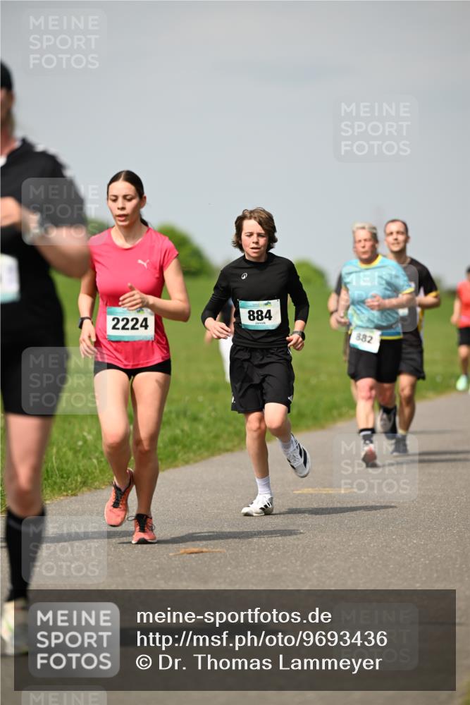 10.05.2026 - 8. Wedeler Halbmarathon Dr. Thomas Lammeyer http://msf.ph/oto/9693436 10.05.2026 11:17:49 Laufen 884, 2224, 882 meine-sportfotos.de