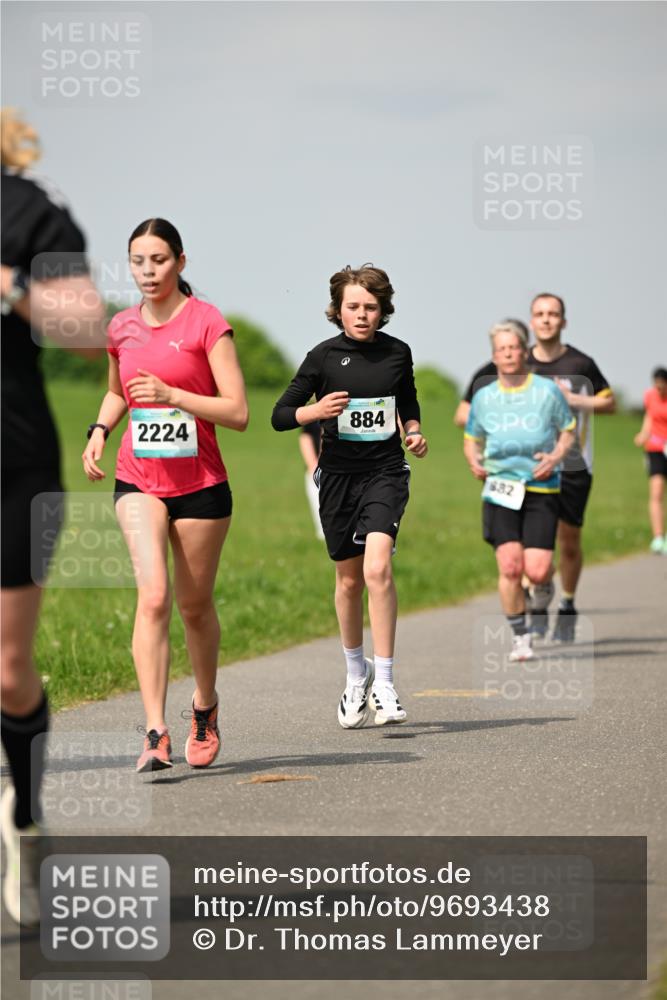 10.05.2026 - 8. Wedeler Halbmarathon Dr. Thomas Lammeyer http://msf.ph/oto/9693438 10.05.2026 11:17:50 Laufen 2224, 884, 882 meine-sportfotos.de