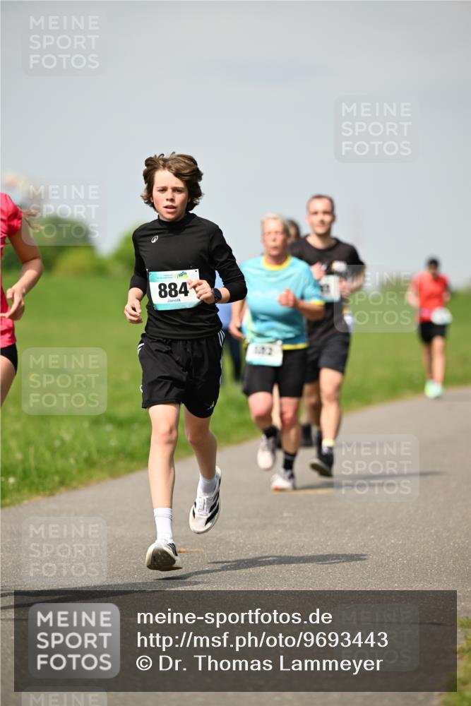 10.05.2026 - 8. Wedeler Halbmarathon Dr. Thomas Lammeyer http://msf.ph/oto/9693443 10.05.2026 11:17:51 Laufen 884 meine-sportfotos.de