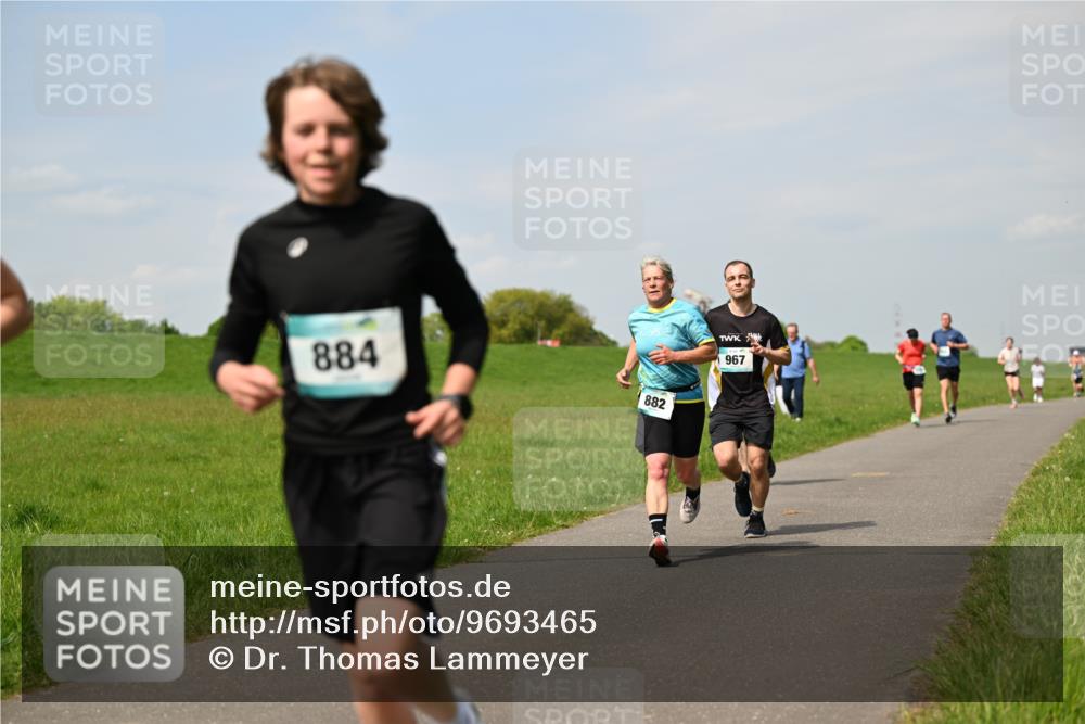 10.05.2026 - 8. Wedeler Halbmarathon Dr. Thomas Lammeyer http://msf.ph/oto/9693465 10.05.2026 11:17:54 Laufen 884, 882, 967 meine-sportfotos.de