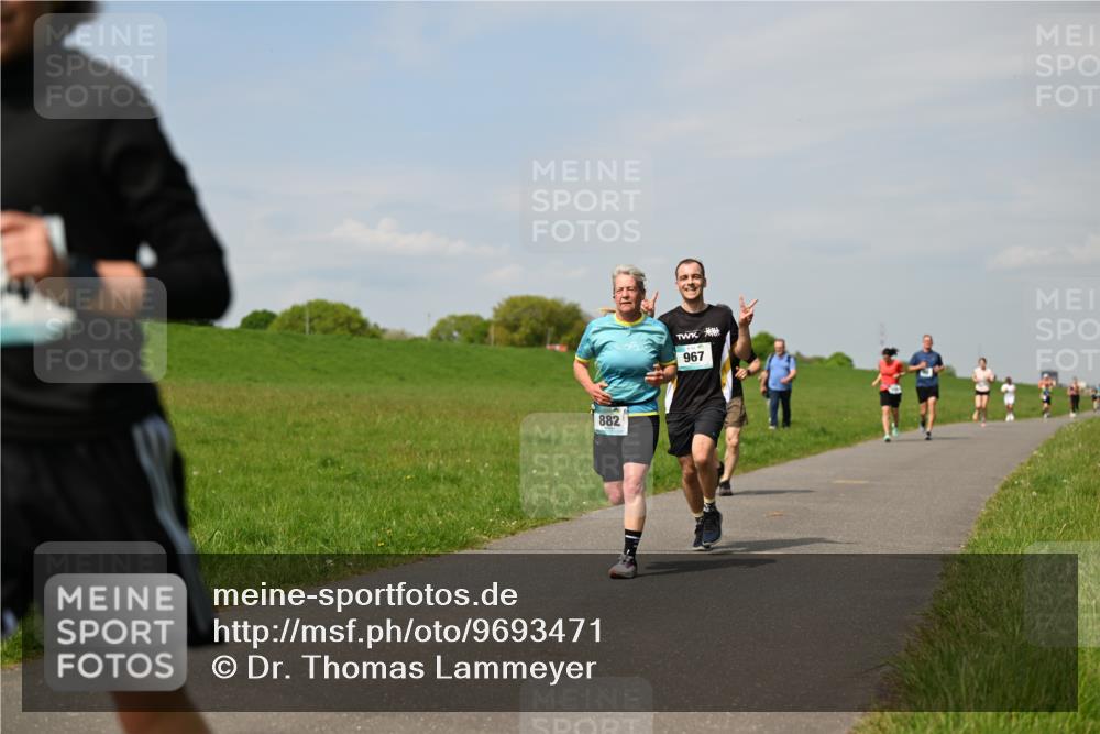 10.05.2026 - 8. Wedeler Halbmarathon Dr. Thomas Lammeyer http://msf.ph/oto/9693471 10.05.2026 11:17:54 Laufen 882, 967 meine-sportfotos.de