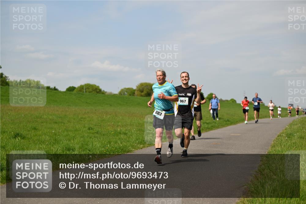 10.05.2026 - 8. Wedeler Halbmarathon Dr. Thomas Lammeyer http://msf.ph/oto/9693473 10.05.2026 11:17:54 Laufen 882, 967 meine-sportfotos.de