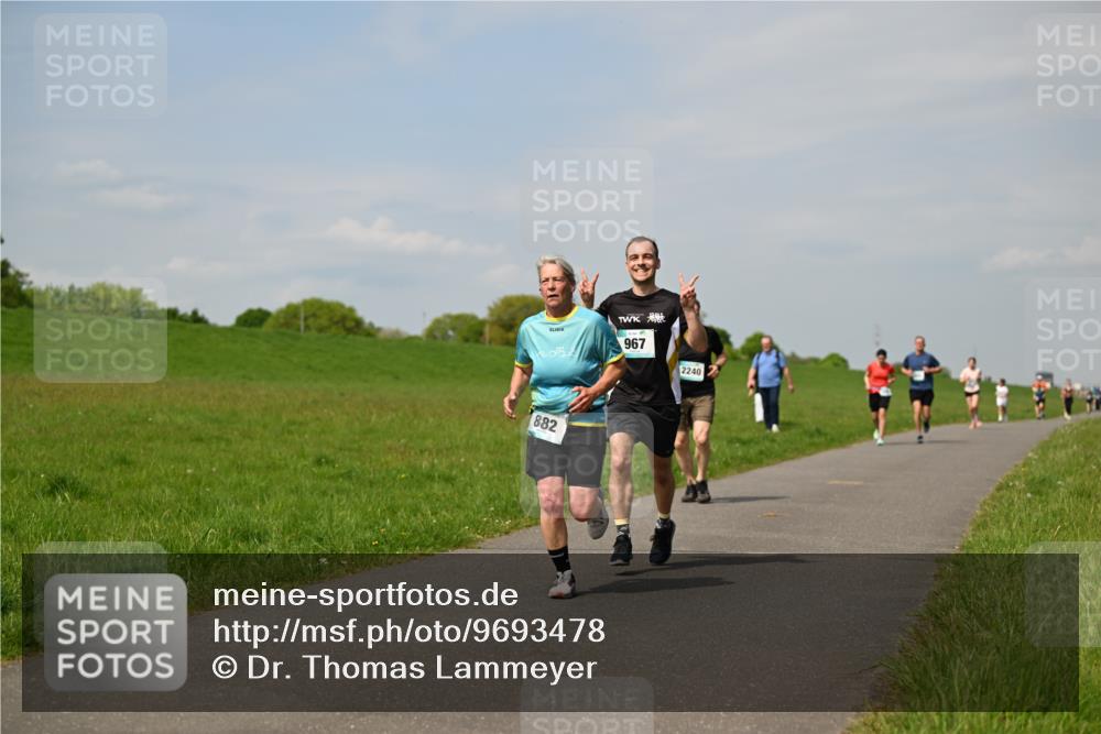 10.05.2026 - 8. Wedeler Halbmarathon Dr. Thomas Lammeyer http://msf.ph/oto/9693478 10.05.2026 11:17:54 Laufen 967, 2240, 882 meine-sportfotos.de
