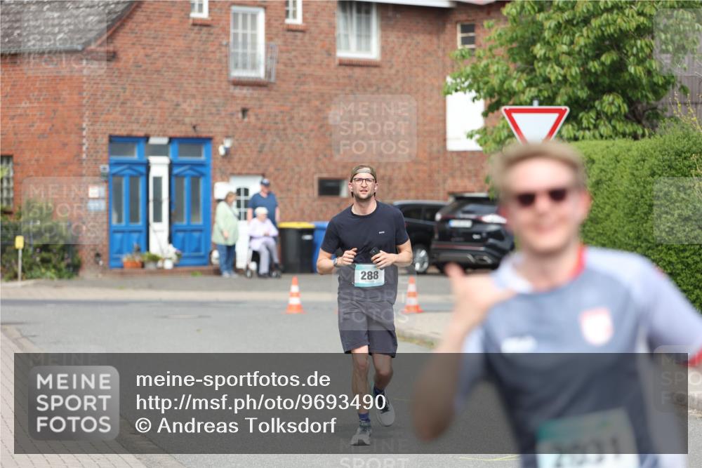 10.05.2026 - 8. Wedeler Halbmarathon Andreas Tolksdorf http://msf.ph/oto/9693490 10.05.2026 10:19:30 Laufen 288, 2031 meine-sportfotos.de