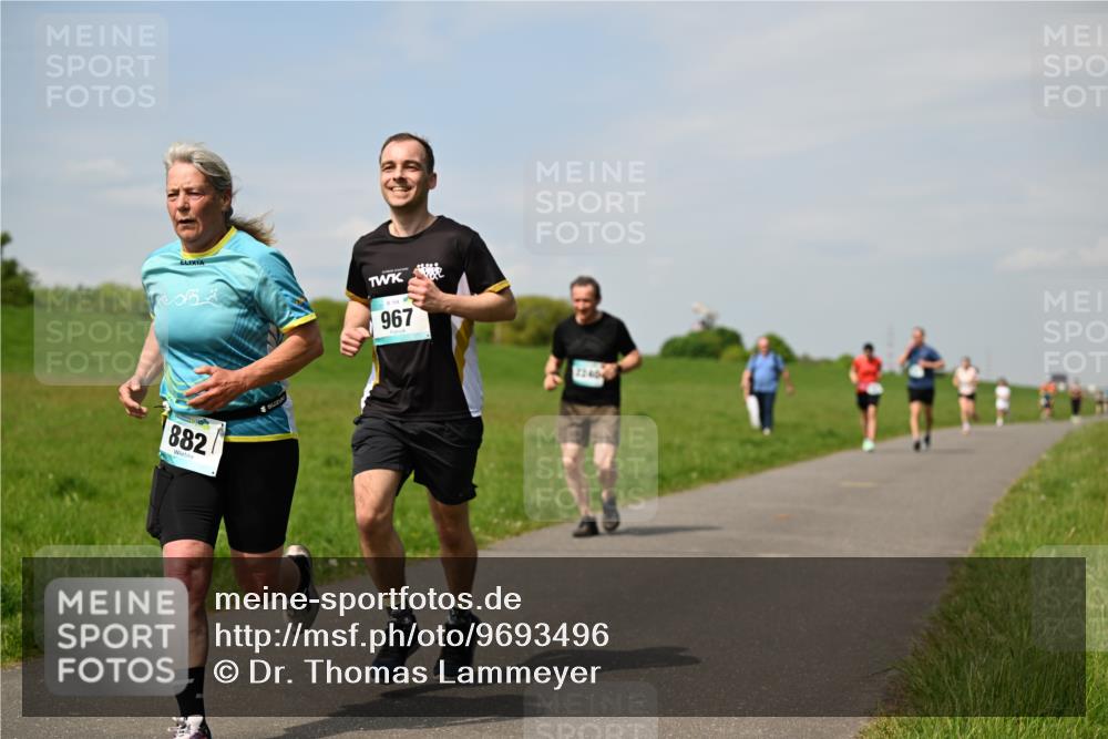 10.05.2026 - 8. Wedeler Halbmarathon Dr. Thomas Lammeyer http://msf.ph/oto/9693496 10.05.2026 11:17:56 Laufen 882, 164, 967, 2240 meine-sportfotos.de