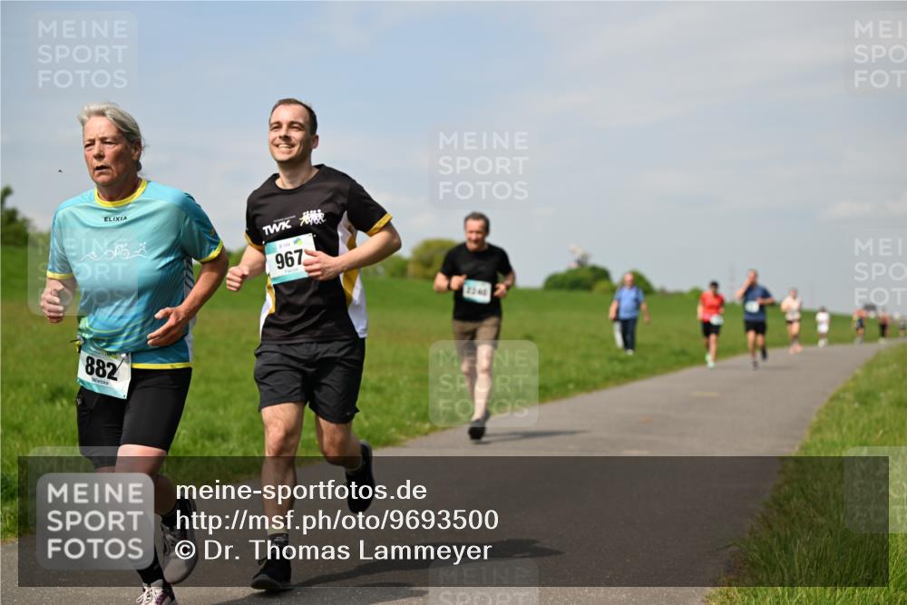 10.05.2026 - 8. Wedeler Halbmarathon Dr. Thomas Lammeyer http://msf.ph/oto/9693500 10.05.2026 11:17:56 Laufen 882, 8164, 967, 2240 meine-sportfotos.de