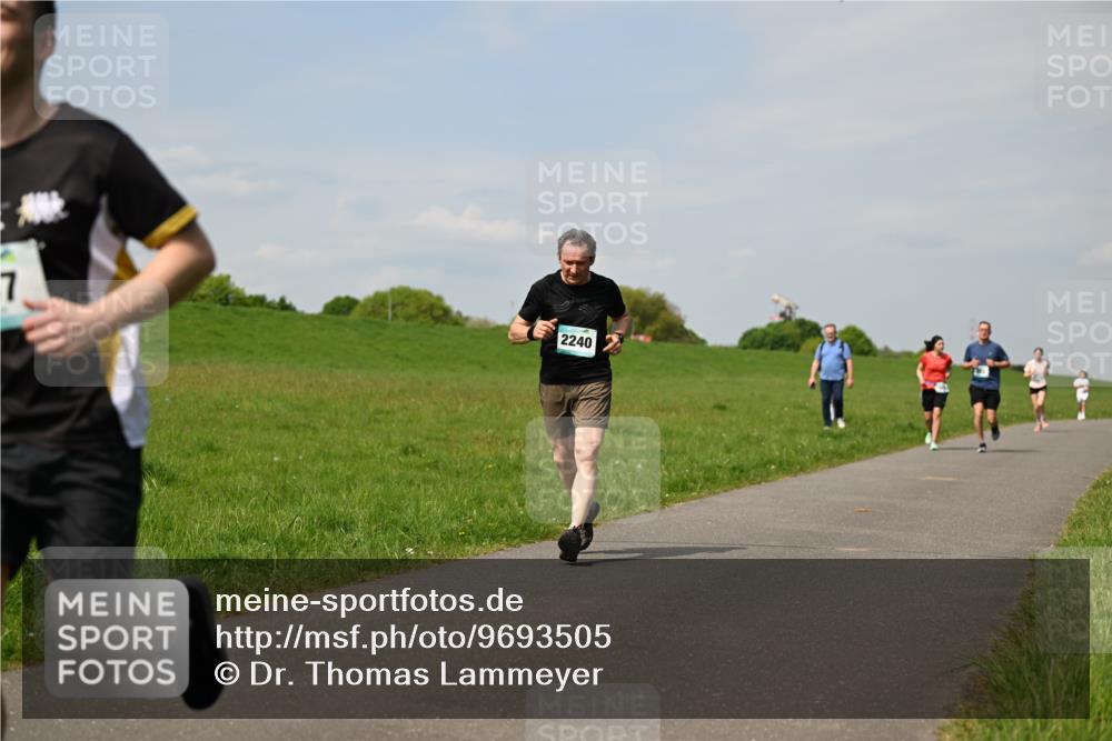 10.05.2026 - 8. Wedeler Halbmarathon Dr. Thomas Lammeyer http://msf.ph/oto/9693505 10.05.2026 11:17:57 Laufen 2240 meine-sportfotos.de