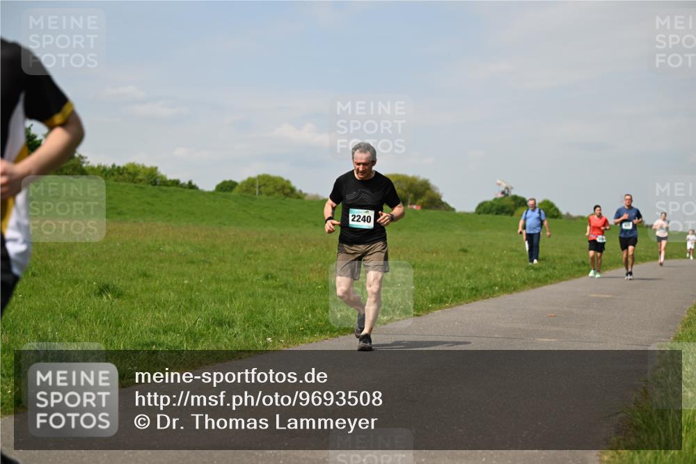 10.05.2026 - 8. Wedeler Halbmarathon Dr. Thomas Lammeyer http://msf.ph/oto/9693508 10.05.2026 11:17:57 Laufen 2240 meine-sportfotos.de