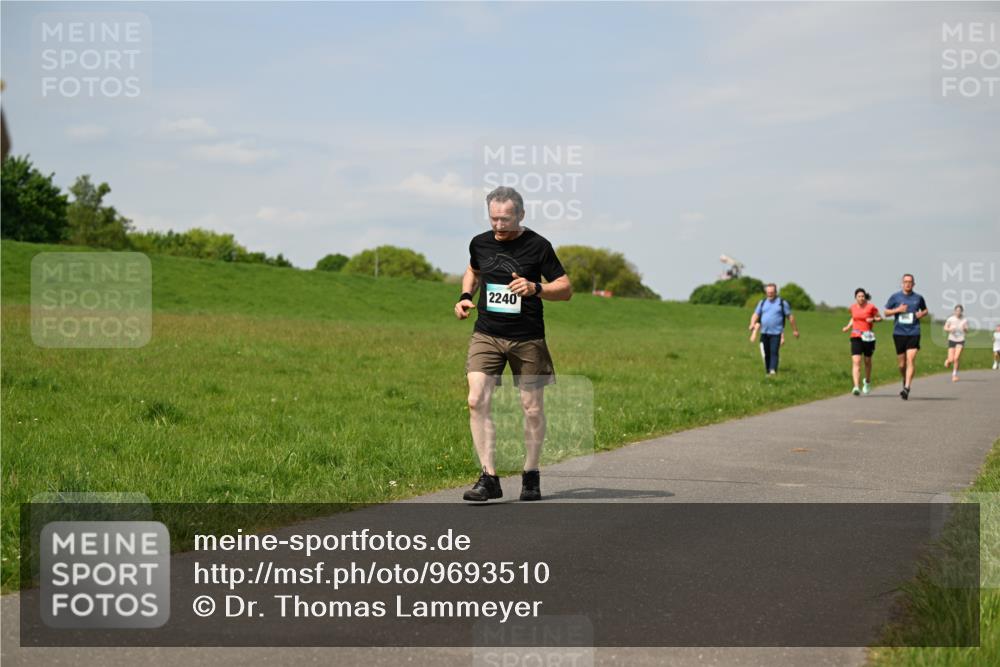 10.05.2026 - 8. Wedeler Halbmarathon Dr. Thomas Lammeyer http://msf.ph/oto/9693510 10.05.2026 11:17:57 Laufen 2240 meine-sportfotos.de
