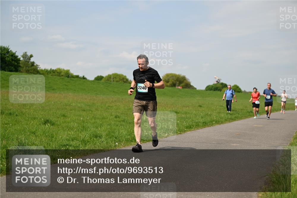 10.05.2026 - 8. Wedeler Halbmarathon Dr. Thomas Lammeyer http://msf.ph/oto/9693513 10.05.2026 11:17:57 Laufen 2240 meine-sportfotos.de