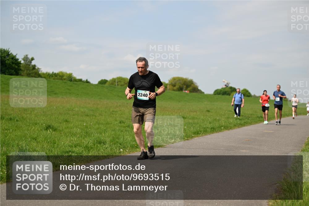 10.05.2026 - 8. Wedeler Halbmarathon Dr. Thomas Lammeyer http://msf.ph/oto/9693515 10.05.2026 11:17:57 Laufen 2240 meine-sportfotos.de