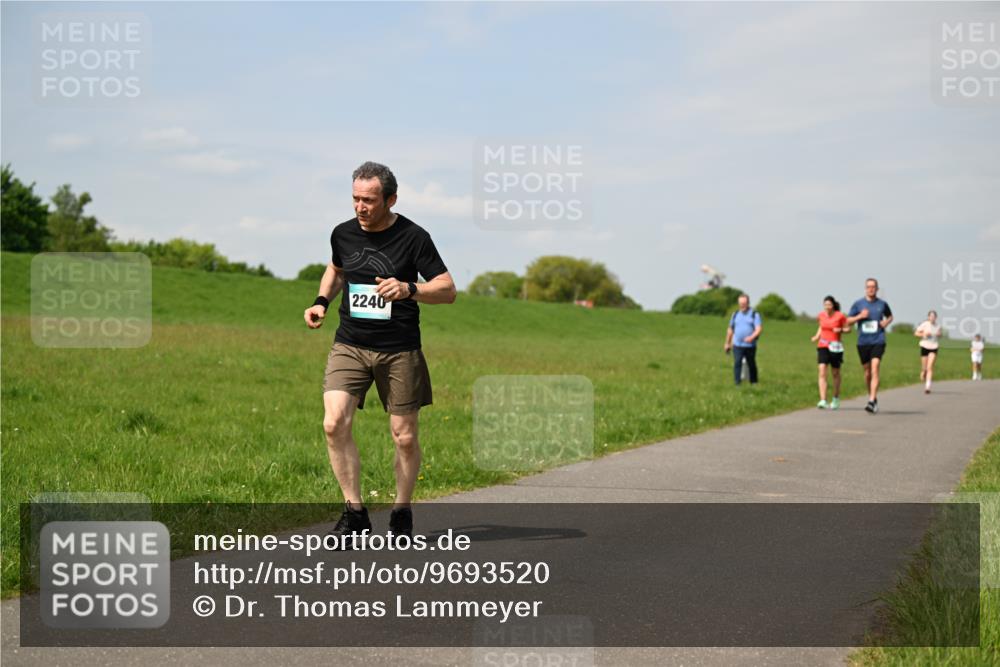 10.05.2026 - 8. Wedeler Halbmarathon Dr. Thomas Lammeyer http://msf.ph/oto/9693520 10.05.2026 11:17:58 Laufen 2240 meine-sportfotos.de