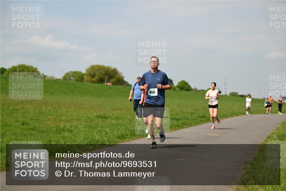 10.05.2026 - 8. Wedeler Halbmarathon Dr. Thomas Lammeyer http://msf.ph/oto/9693531 10.05.2026 11:18:02 Laufen 855, 2139 meine-sportfotos.de