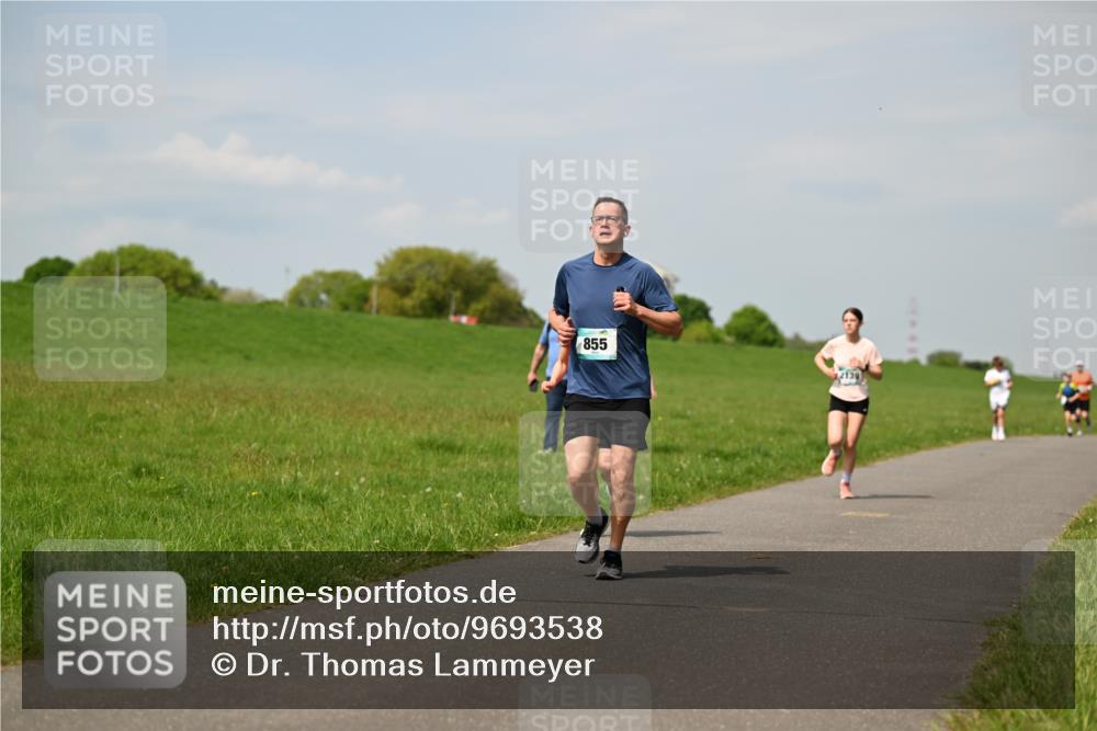 10.05.2026 - 8. Wedeler Halbmarathon Dr. Thomas Lammeyer http://msf.ph/oto/9693538 10.05.2026 11:18:02 Laufen 855 meine-sportfotos.de