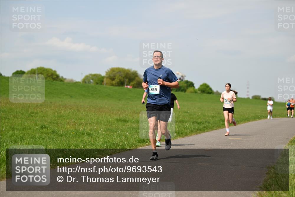 10.05.2026 - 8. Wedeler Halbmarathon Dr. Thomas Lammeyer http://msf.ph/oto/9693543 10.05.2026 11:18:02 Laufen 855, 2139 meine-sportfotos.de