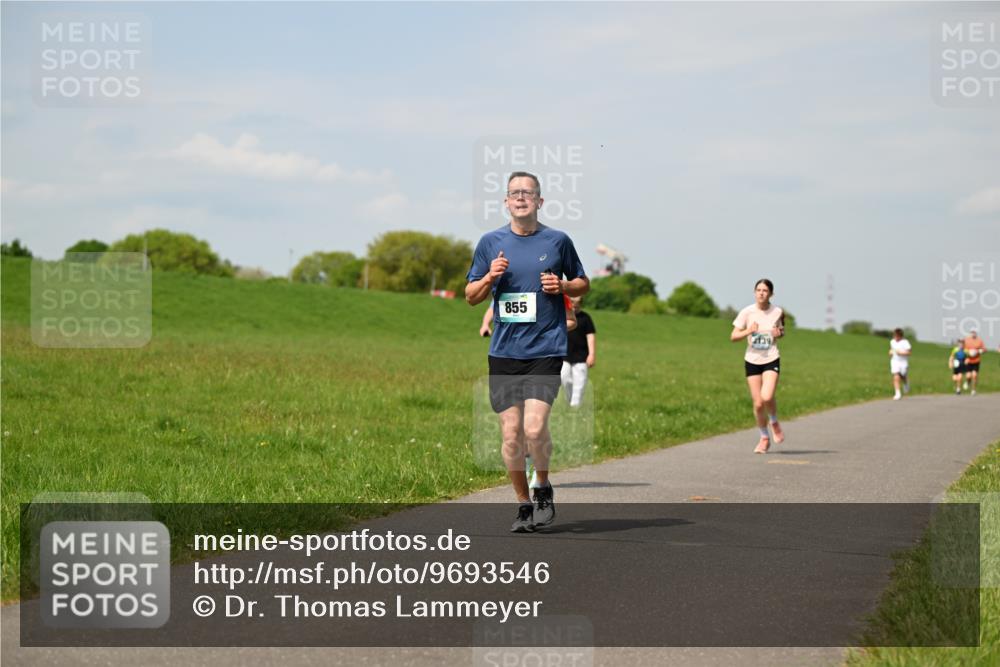 10.05.2026 - 8. Wedeler Halbmarathon Dr. Thomas Lammeyer http://msf.ph/oto/9693546 10.05.2026 11:18:03 Laufen 855 meine-sportfotos.de