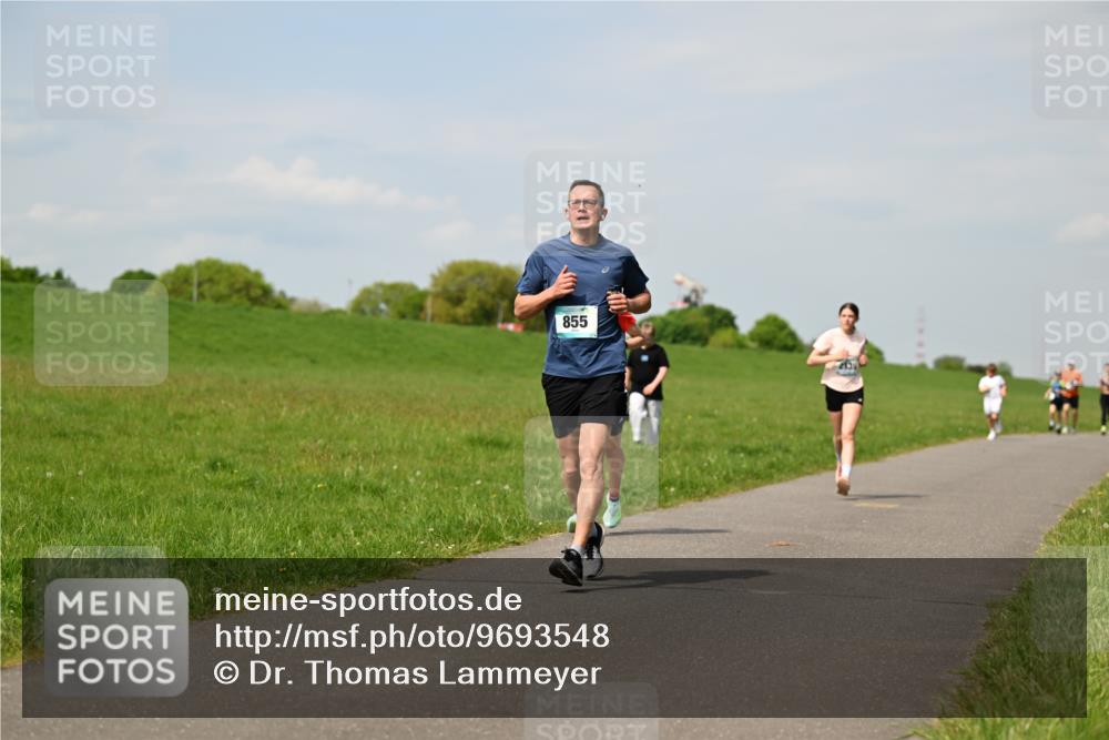 10.05.2026 - 8. Wedeler Halbmarathon Dr. Thomas Lammeyer http://msf.ph/oto/9693548 10.05.2026 11:18:03 Laufen 855 meine-sportfotos.de