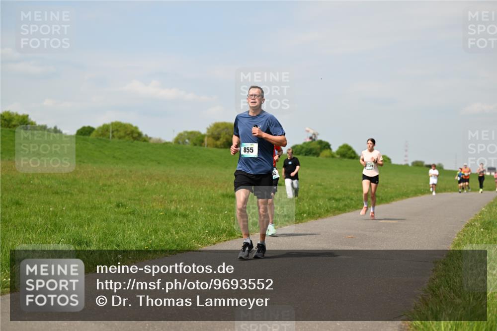 10.05.2026 - 8. Wedeler Halbmarathon Dr. Thomas Lammeyer http://msf.ph/oto/9693552 10.05.2026 11:18:03 Laufen 855, 139 meine-sportfotos.de