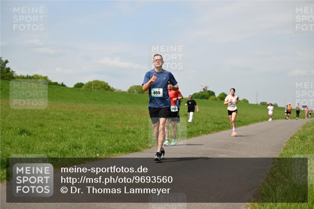 10.05.2026 - 8. Wedeler Halbmarathon Dr. Thomas Lammeyer http://msf.ph/oto/9693560 10.05.2026 11:18:03 Laufen 855, 502, 2139 meine-sportfotos.de