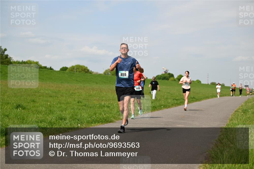 10.05.2026 - 8. Wedeler Halbmarathon Dr. Thomas Lammeyer http://msf.ph/oto/9693563 10.05.2026 11:18:03 Laufen 855, 502 meine-sportfotos.de