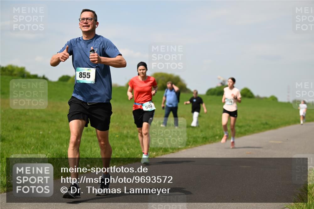 10.05.2026 - 8. Wedeler Halbmarathon Dr. Thomas Lammeyer http://msf.ph/oto/9693572 10.05.2026 11:18:04 Laufen 855, 502 meine-sportfotos.de