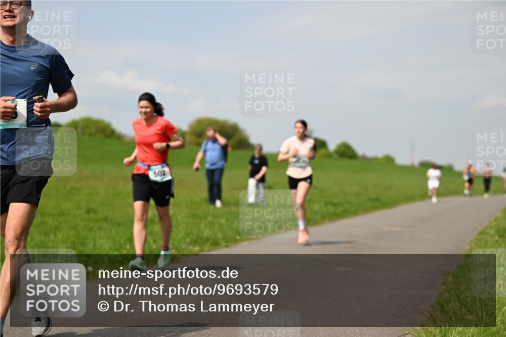 10.05.2026 - 8. Wedeler Halbmarathon Dr. Thomas Lammeyer http://msf.ph/oto/9693579 10.05.2026 11:18:05 Laufen 1106, 502 meine-sportfotos.de