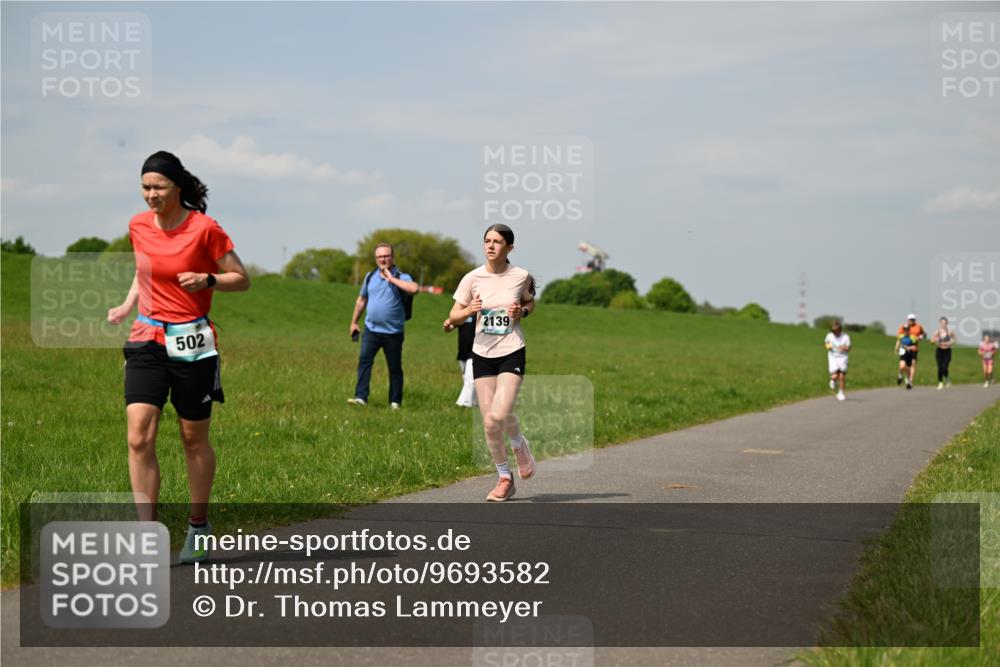 10.05.2026 - 8. Wedeler Halbmarathon Dr. Thomas Lammeyer http://msf.ph/oto/9693582 10.05.2026 11:18:06 Laufen 502, 2139 meine-sportfotos.de