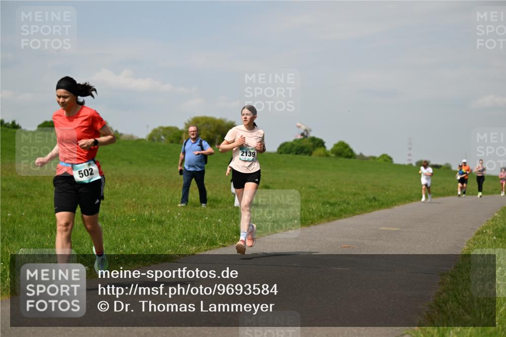 10.05.2026 - 8. Wedeler Halbmarathon Dr. Thomas Lammeyer http://msf.ph/oto/9693584 10.05.2026 11:18:06 Laufen 502, 2139 meine-sportfotos.de