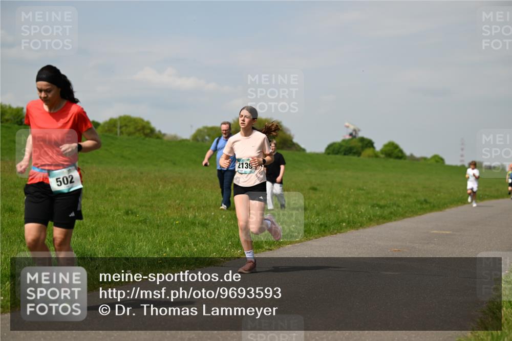 10.05.2026 - 8. Wedeler Halbmarathon Dr. Thomas Lammeyer http://msf.ph/oto/9693593 10.05.2026 11:18:06 Laufen 502, 2139 meine-sportfotos.de
