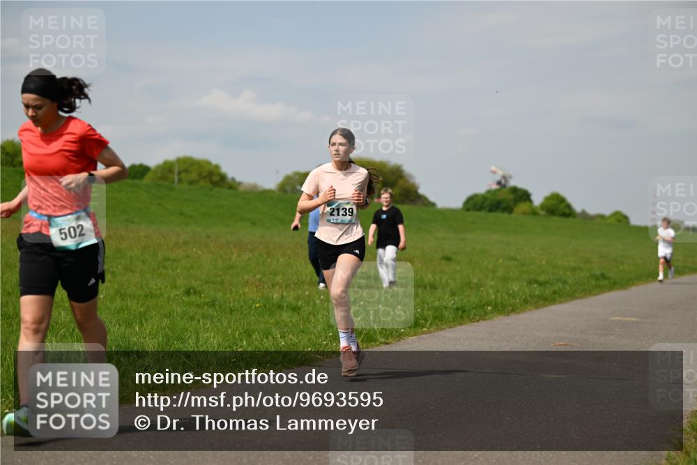 10.05.2026 - 8. Wedeler Halbmarathon Dr. Thomas Lammeyer http://msf.ph/oto/9693595 10.05.2026 11:18:06 Laufen 502, 2139 meine-sportfotos.de
