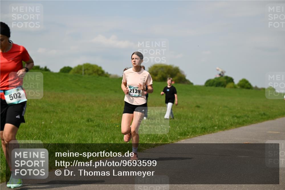 10.05.2026 - 8. Wedeler Halbmarathon Dr. Thomas Lammeyer http://msf.ph/oto/9693599 10.05.2026 11:18:07 Laufen 502, 2139, 167 meine-sportfotos.de