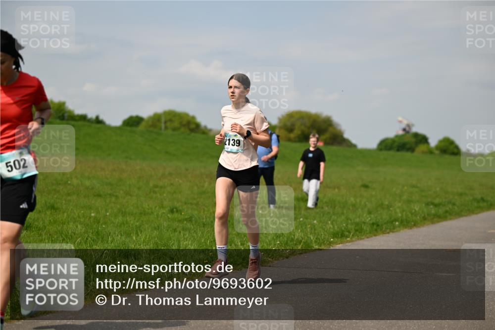 10.05.2026 - 8. Wedeler Halbmarathon Dr. Thomas Lammeyer http://msf.ph/oto/9693602 10.05.2026 11:18:07 Laufen 502, 139 meine-sportfotos.de