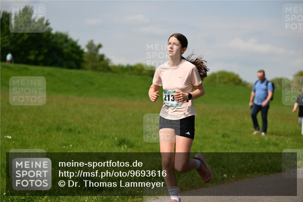 10.05.2026 - 8. Wedeler Halbmarathon Dr. Thomas Lammeyer http://msf.ph/oto/9693616 10.05.2026 11:18:08 Laufen 213, 8167 meine-sportfotos.de