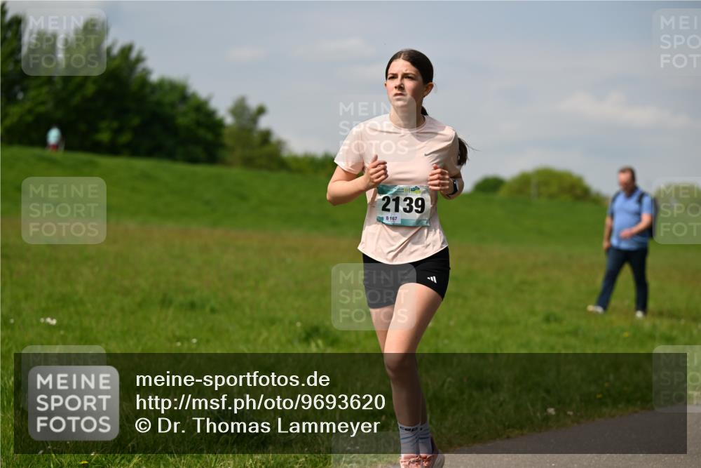 10.05.2026 - 8. Wedeler Halbmarathon Dr. Thomas Lammeyer http://msf.ph/oto/9693620 10.05.2026 11:18:08 Laufen 2139, 167 meine-sportfotos.de