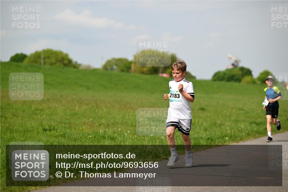 10.05.2026 - 8. Wedeler Halbmarathon Dr. Thomas Lammeyer http://msf.ph/oto/9693656 10.05.2026 11:18:16 Laufen 2183 meine-sportfotos.de