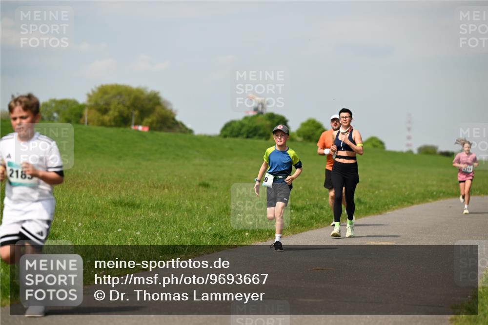 10.05.2026 - 8. Wedeler Halbmarathon Dr. Thomas Lammeyer http://msf.ph/oto/9693667 10.05.2026 11:18:17 Laufen 2185, 451 meine-sportfotos.de