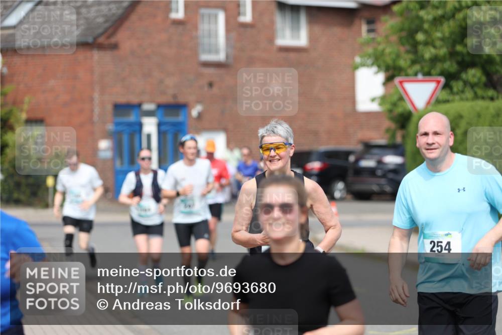 10.05.2026 - 8. Wedeler Halbmarathon Andreas Tolksdorf http://msf.ph/oto/9693680 10.05.2026 10:19:55 Laufen 254 meine-sportfotos.de