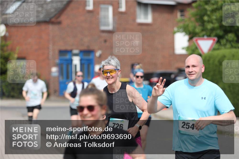 10.05.2026 - 8. Wedeler Halbmarathon Andreas Tolksdorf http://msf.ph/oto/9693690 10.05.2026 10:19:55 Laufen 56, 726, 254 meine-sportfotos.de