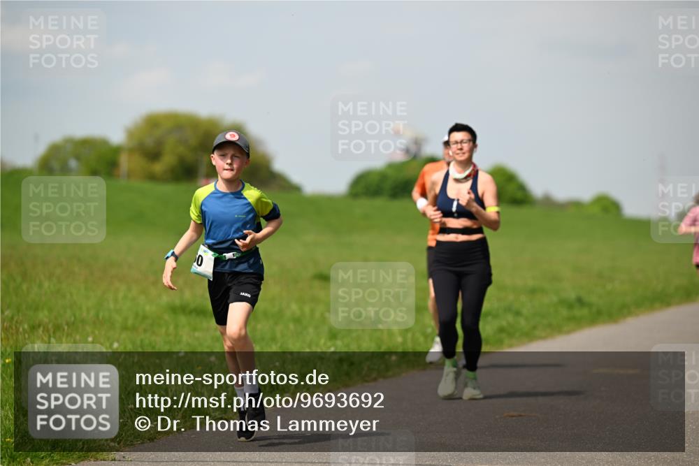 10.05.2026 - 8. Wedeler Halbmarathon Dr. Thomas Lammeyer http://msf.ph/oto/9693692 10.05.2026 11:18:19 Laufen  meine-sportfotos.de