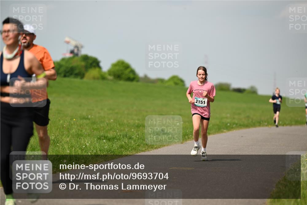 10.05.2026 - 8. Wedeler Halbmarathon Dr. Thomas Lammeyer http://msf.ph/oto/9693704 10.05.2026 11:18:20 Laufen 2151 meine-sportfotos.de