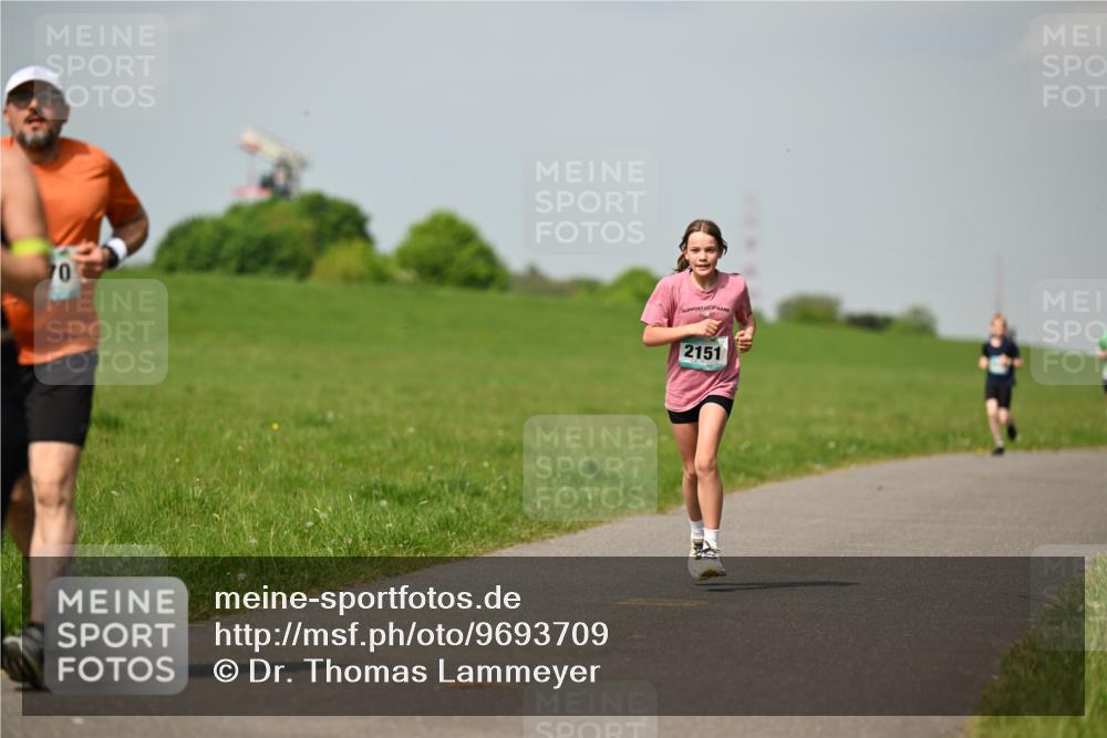 10.05.2026 - 8. Wedeler Halbmarathon Dr. Thomas Lammeyer http://msf.ph/oto/9693709 10.05.2026 11:18:21 Laufen 2151 meine-sportfotos.de