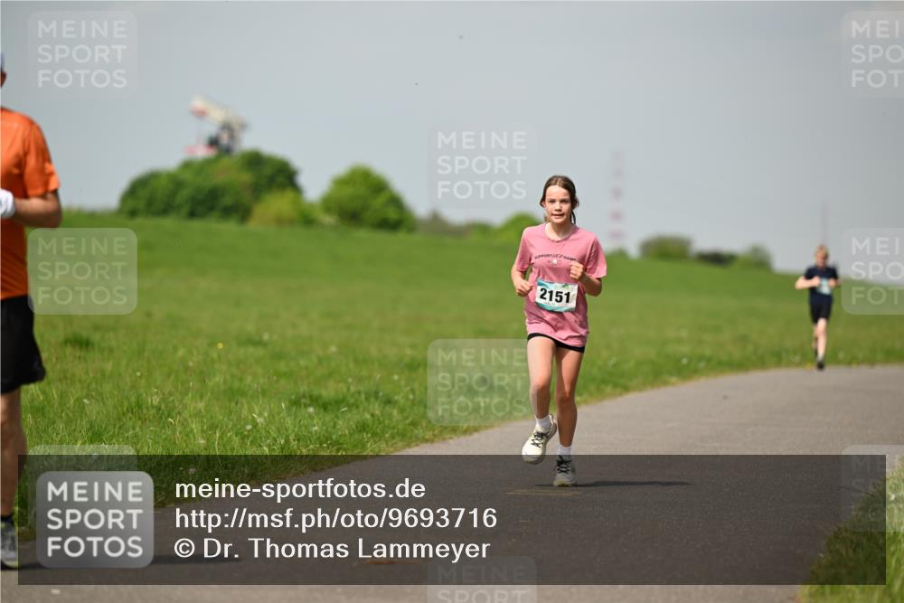 10.05.2026 - 8. Wedeler Halbmarathon Dr. Thomas Lammeyer http://msf.ph/oto/9693716 10.05.2026 11:18:21 Laufen 2151 meine-sportfotos.de