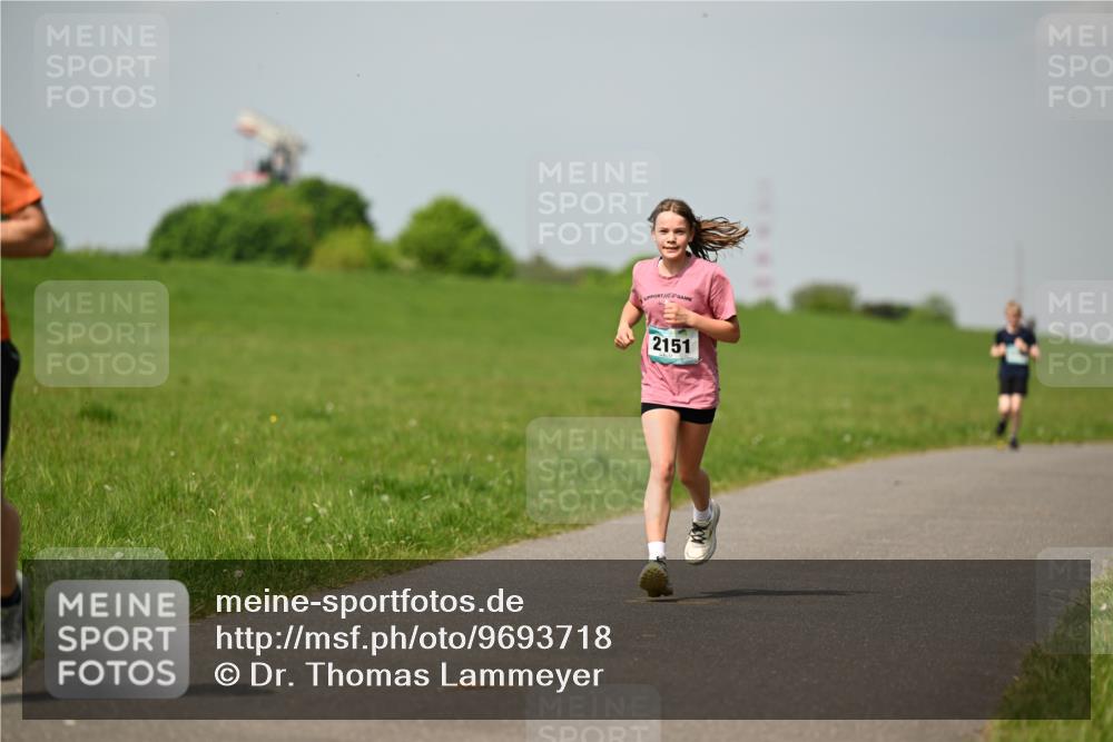 10.05.2026 - 8. Wedeler Halbmarathon Dr. Thomas Lammeyer http://msf.ph/oto/9693718 10.05.2026 11:18:21 Laufen 2151 meine-sportfotos.de