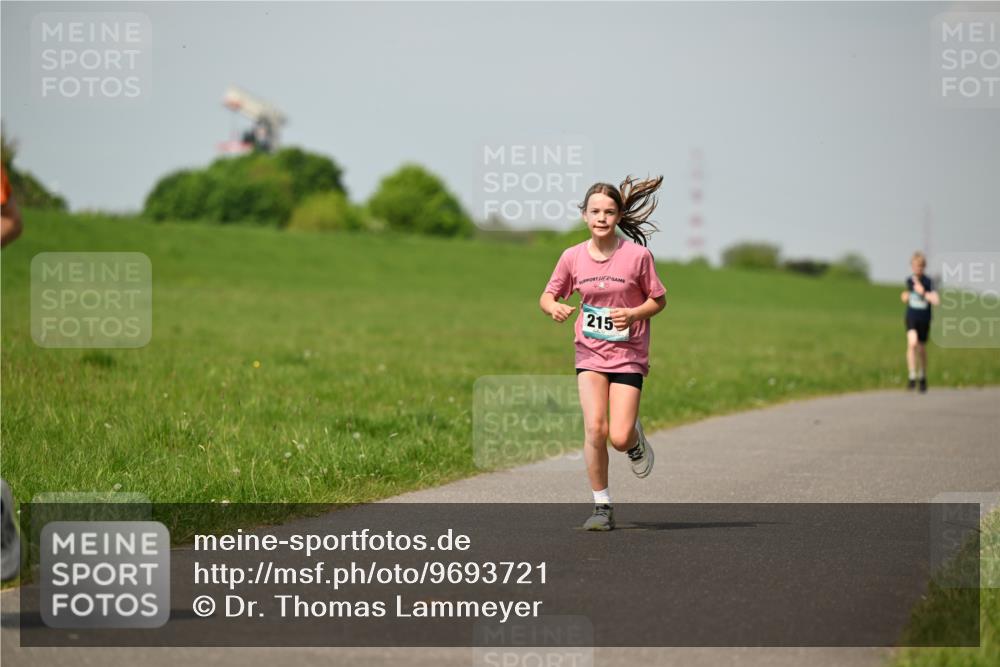 10.05.2026 - 8. Wedeler Halbmarathon Dr. Thomas Lammeyer http://msf.ph/oto/9693721 10.05.2026 11:18:21 Laufen 215 meine-sportfotos.de