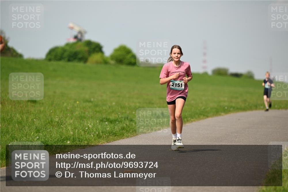 10.05.2026 - 8. Wedeler Halbmarathon Dr. Thomas Lammeyer http://msf.ph/oto/9693724 10.05.2026 11:18:21 Laufen 2151 meine-sportfotos.de