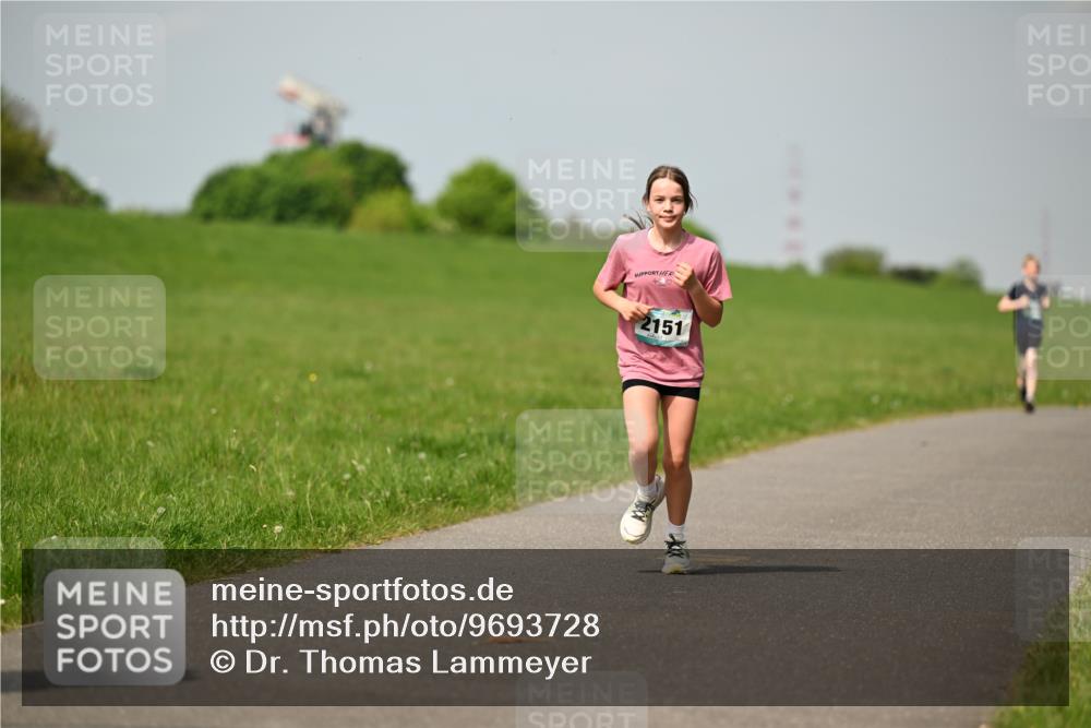 10.05.2026 - 8. Wedeler Halbmarathon Dr. Thomas Lammeyer http://msf.ph/oto/9693728 10.05.2026 11:18:22 Laufen 2151 meine-sportfotos.de
