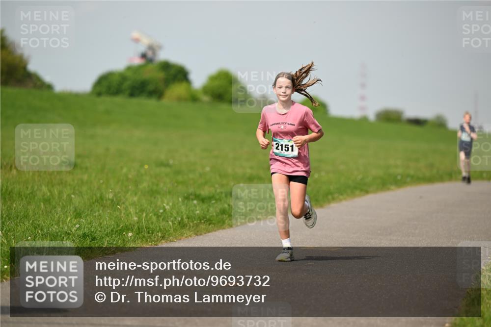 10.05.2026 - 8. Wedeler Halbmarathon Dr. Thomas Lammeyer http://msf.ph/oto/9693732 10.05.2026 11:18:22 Laufen 2151 meine-sportfotos.de